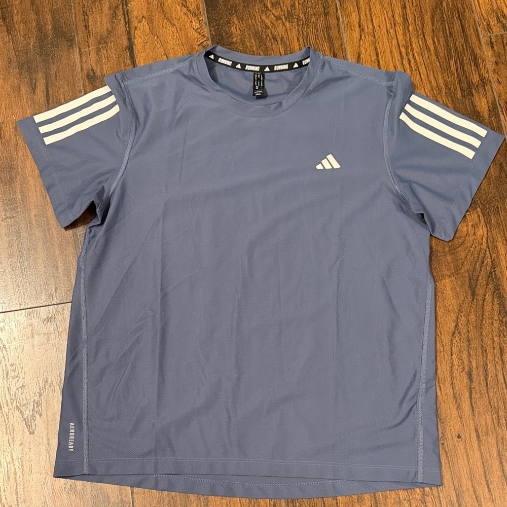 Adidas women Own The Run tee size Medium (Z10)